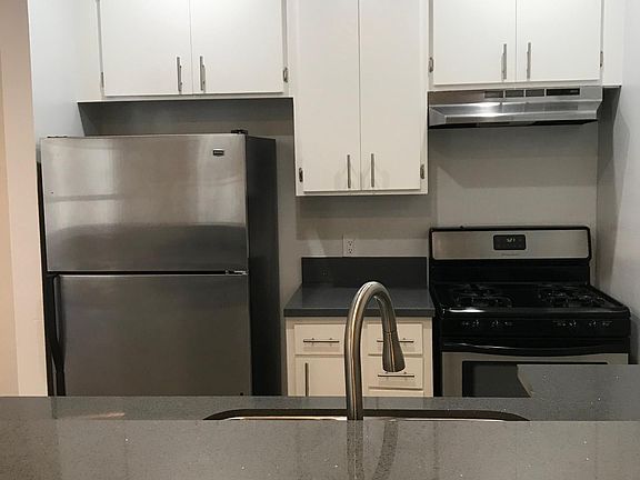 5th image of 2107 N Beachwood Dr APT 110