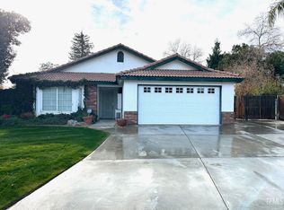 905 Woodmont Dr, Bakersfield, CA 93312