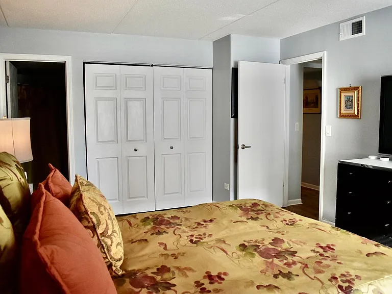 475 N Cass Ave #107 — Photo 17