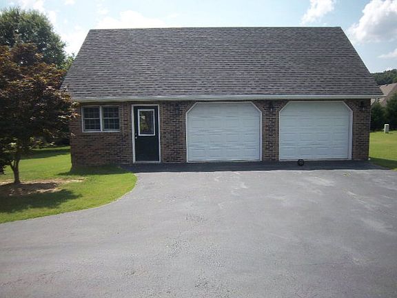 3rd image of 40 Tamatha Dr