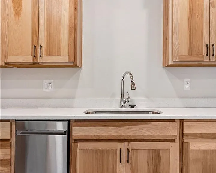 241 SE 80th Ave #103 — Photo 10