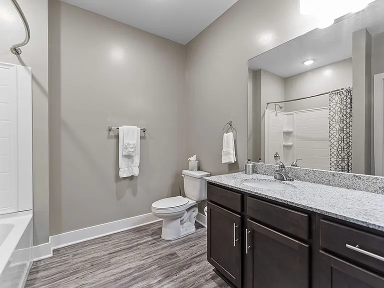Bonavia Luxury Apartments — Photo 42
