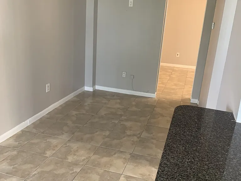 1036 SW 3rd St #7 — Photo 6
