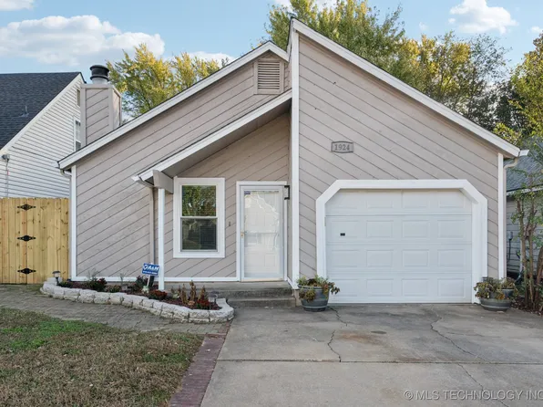 1924 W 62nd St, Tulsa, OK 74132