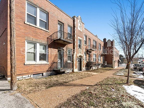 2nd image of 4909 Winona Ave APT 2W