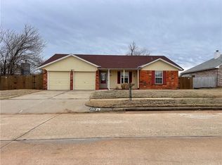 620 NE 16th St, Moore, OK 73160