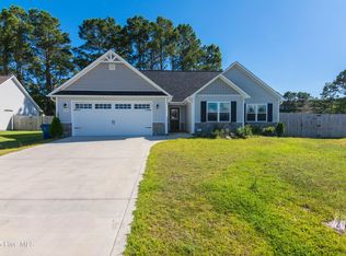 238 Breakwater Dr, Sneads Ferry, NC 28460
