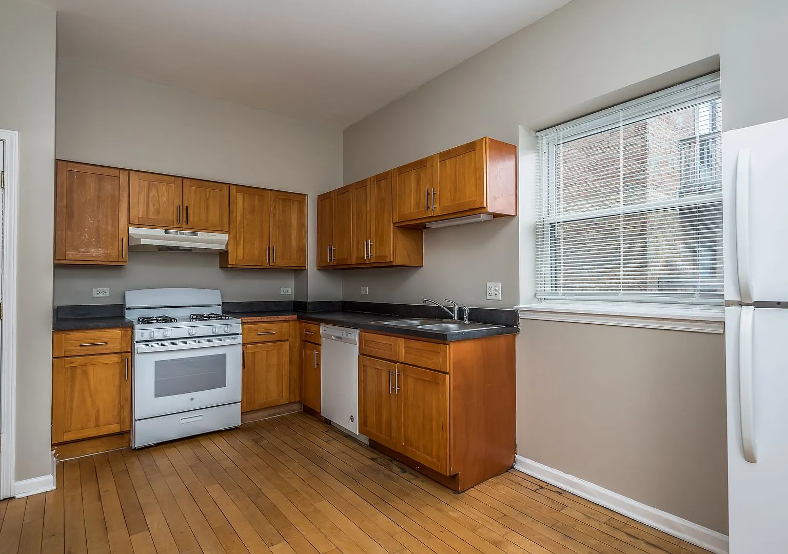 3 bed, $1,785 — Photo 3