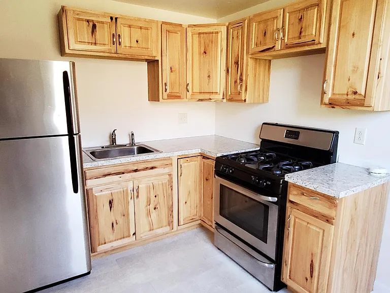 508 W 4th St #3 — Photo 4