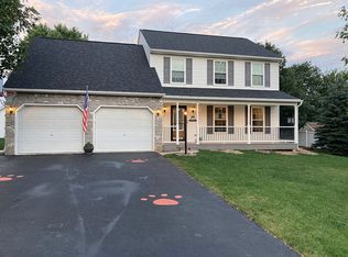 15 Burberry Ln, Mount Wolf, PA 17347