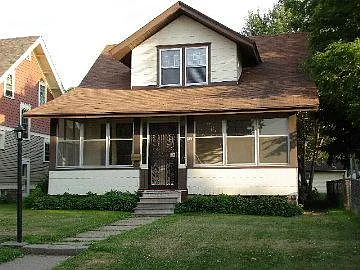 1350 Hewitt Ave — Photo 1
