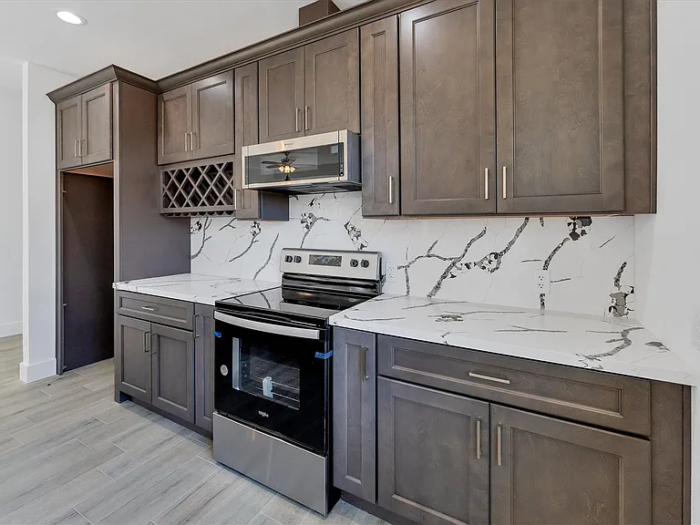 939 Lake View Dr — Photo 14