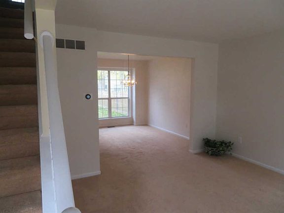 3rd image of 7915 Briarbrook Dr