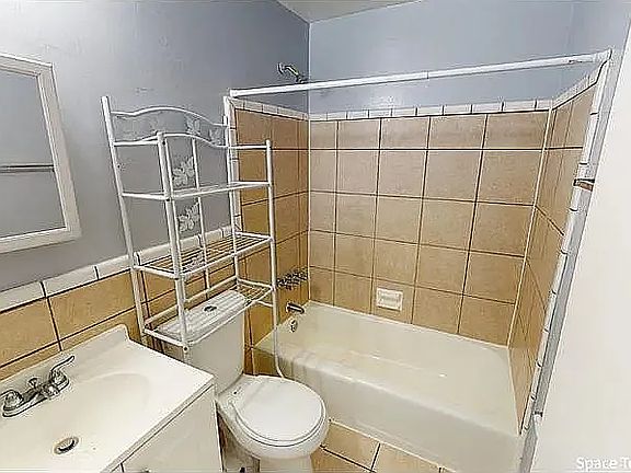 4th image of 5048 C St SE #3