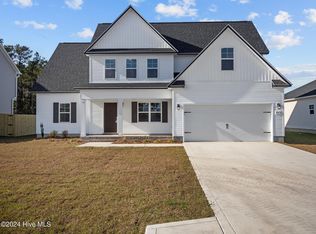 833 Cooke Dr, Hubert, NC 28539