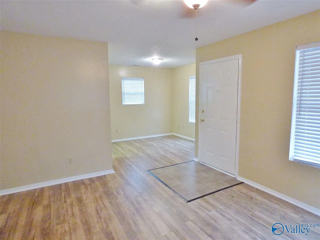 3 bed, 2.0 bath, 1300 sqft, $1,400 — Photo 3
