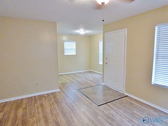 3rd image of 2714 9th Ave SW