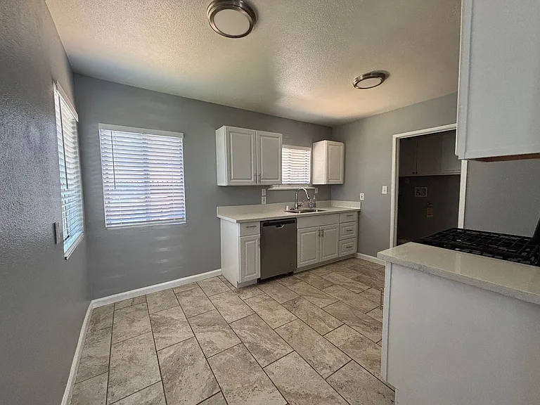 44303 Beech Ave — Photo 8
