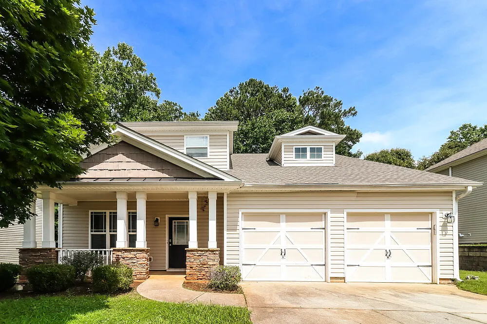4 bed, 3.5 bath, 2458 sqft, $2,120 — Photo 1
