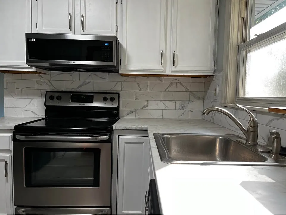 2 bed, 976 sqft, $2,800 — Photo 2