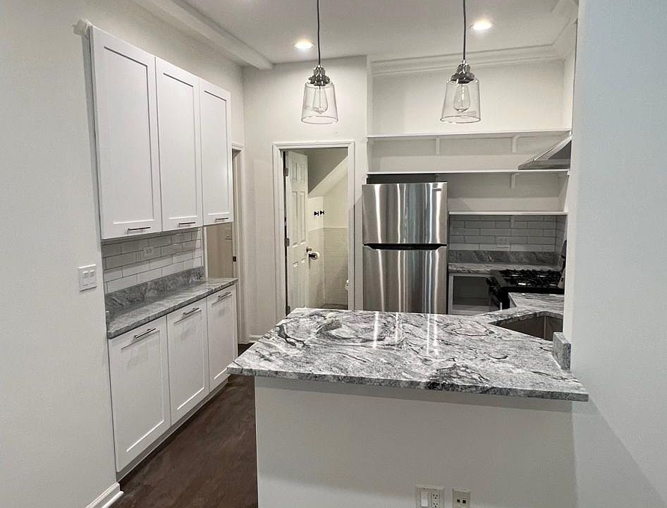 1st image of 1641 N Rockwell St APT 1F