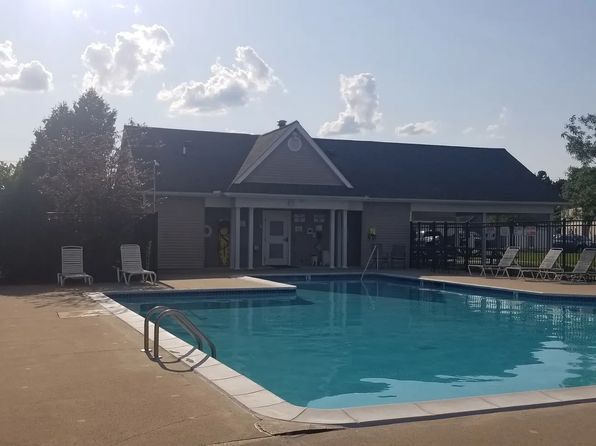 1331 Millbrook Trl, Ann Arbor, MI 48108