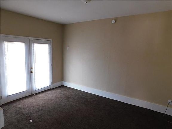 5th image of 209 Charlie Dr