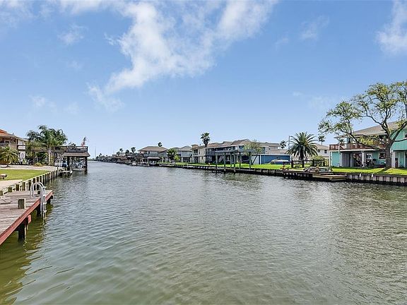 4th image of 258 Barracuda St