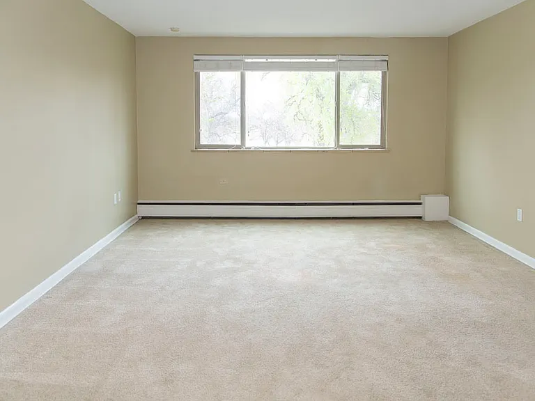 Kent Apartments — Photo 18