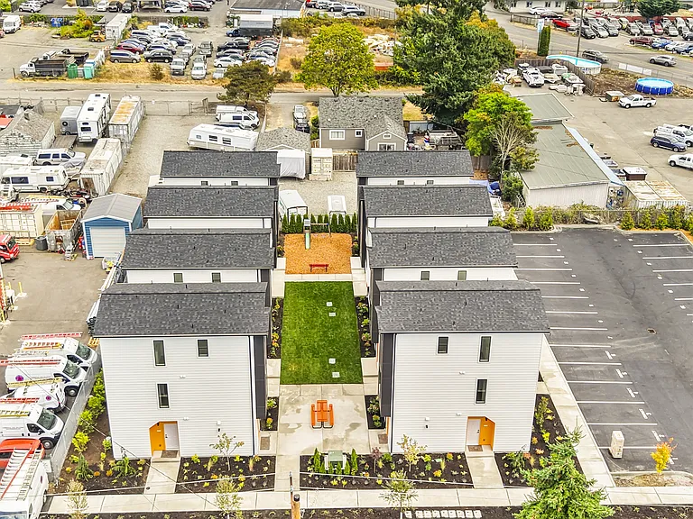 7519 Grange St W — Photo 4