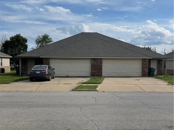 985 & B Remington Dr #A, Springdale, AR 72764