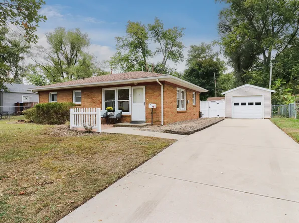 104 Magnolia Dr, Bloomington, IL 61701