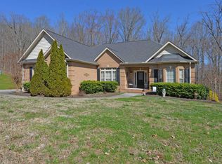 124 Mockingbird Hill Ln, Powell, TN 37849