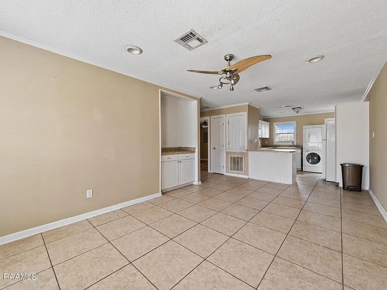 1501 W Saint Mary Blvd #B — Photo 6