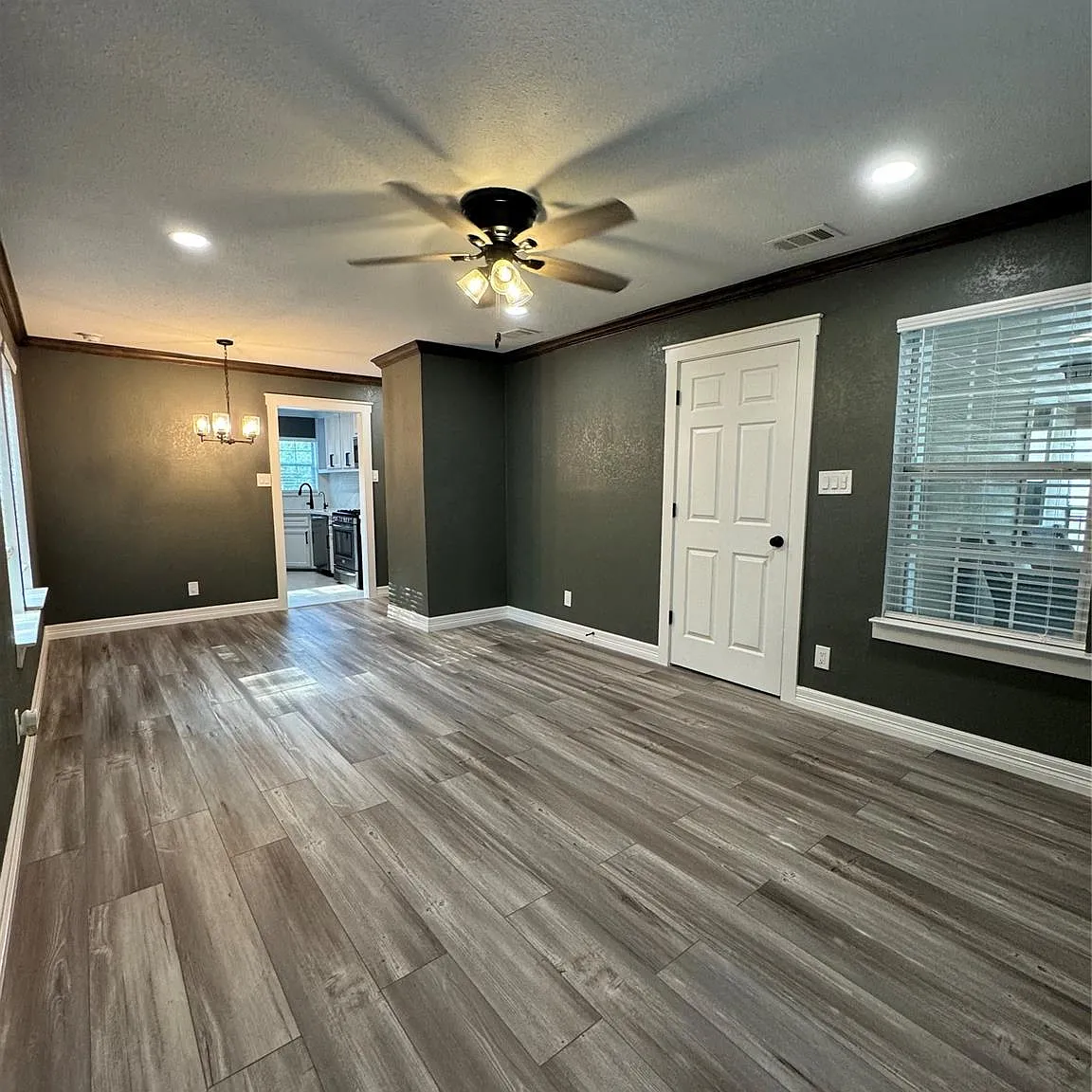 2 bed, 1.0 bath, 1824 sqft, $2,100 — Photo 1