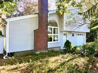 16 Lilac Road, Westhampton Beach, NY 11978