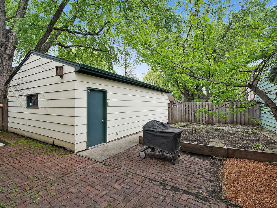 1st image of 609 E Minnehaha Pkwy