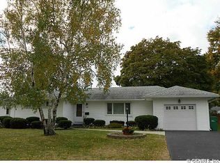 39 Redwood Dr, Rochester, NY 14617