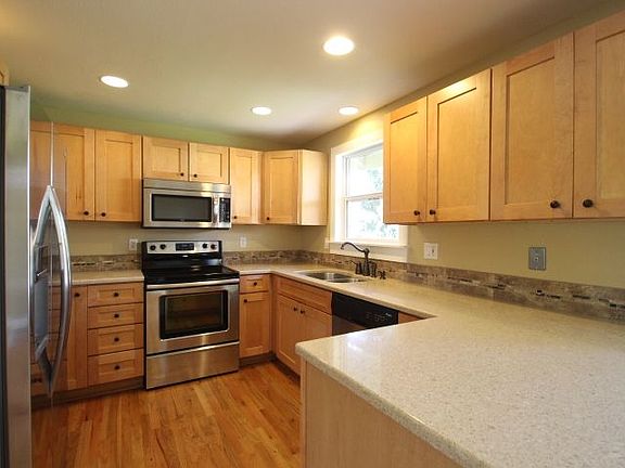 5th image of 4304 NE 38th St