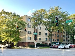 6954 N Sheridan Rd #14, Chicago, IL 60626