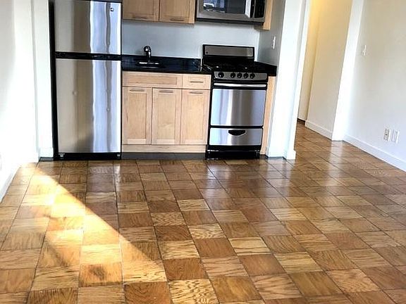 2nd image of 236 E 36th St APT Le
