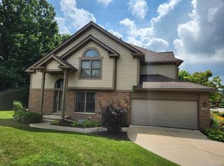 5326 Royal Vale Ln, Dearborn, MI