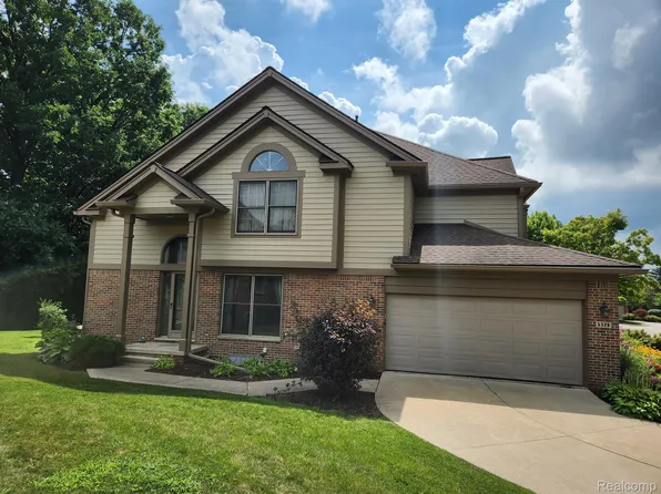 5326 Royal Vale Ln, Dearborn, MI 48126