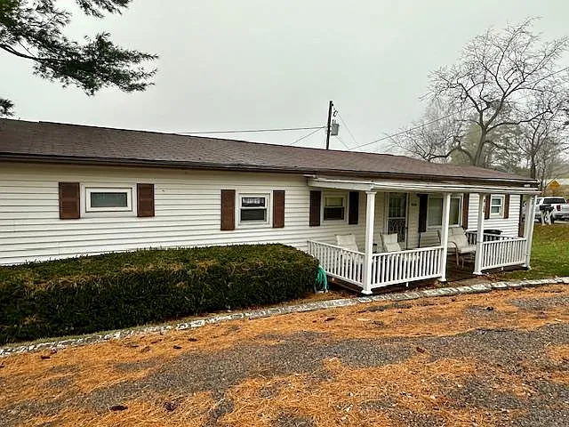 4134 Waynesburg Pike photo 1
