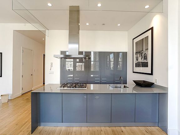 3rd image of 420 W 25th St APT 7B
