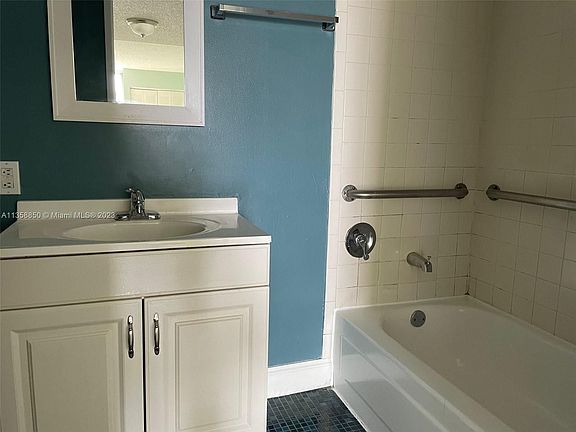 5th image of 850 N Miami Ave #606