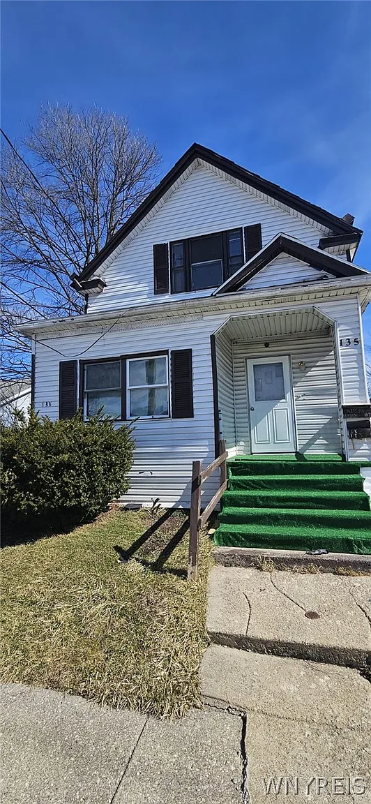 135 Ivy St photo 1