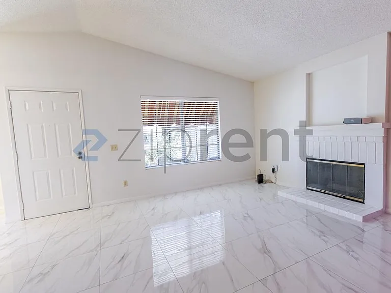 28238 Corte Retiro — Photo 2