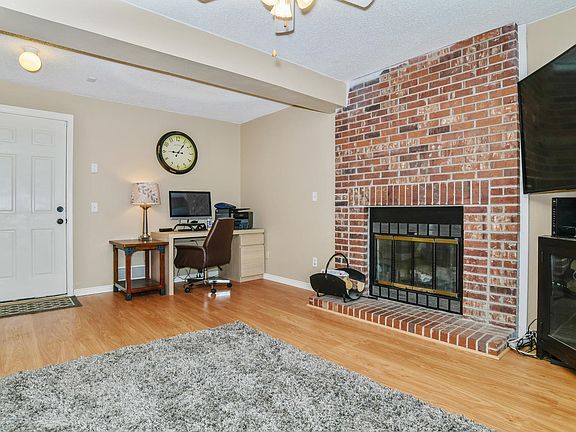 4th image of 16270 Goldenrod Way