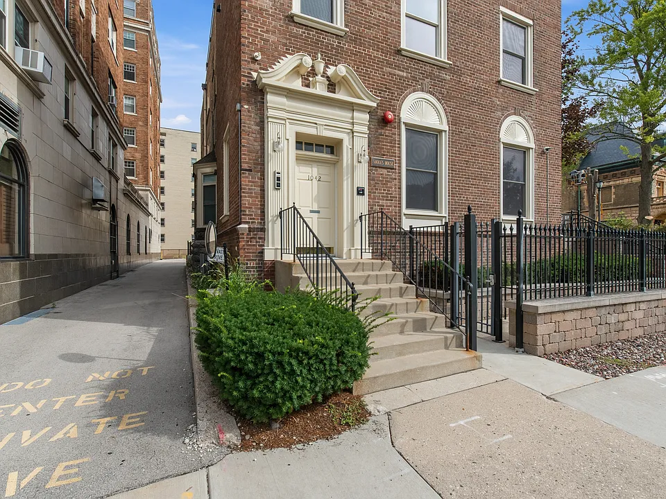 1042 E Juneau Ave #3